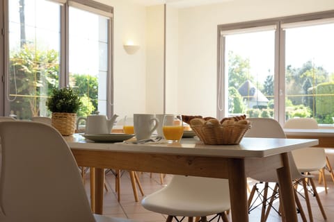 Daily continental breakfast (EUR 14.5 per person)