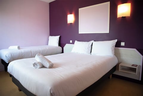 Classic Triple Room | Soundproofing, free WiFi, bed sheets