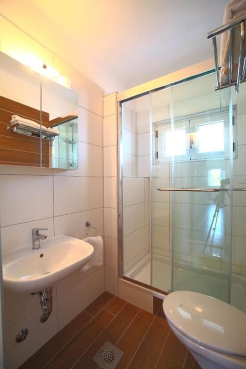 Shared Dormitory, Multiple Bedrooms, Smoking, Terrace | Bathroom