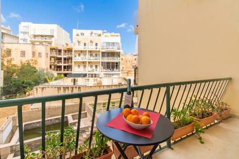 Family Apartment, Multiple Bedrooms, 2 Bathrooms (A Lovely Apart By The Sea Sliema) | Outdoor dining
