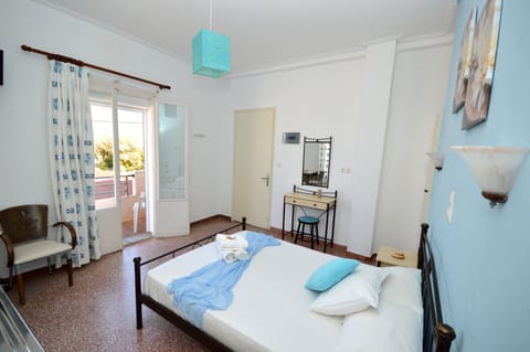 Basic Double Room, Courtyard View | In-room safe, free WiFi