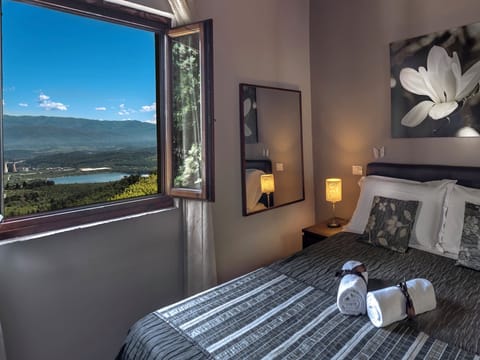 Basic House | 5 bedrooms, in-room safe, blackout drapes, iron/ironing board