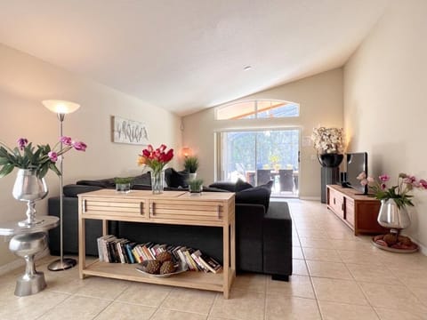 House, 4 Bedrooms | Living area