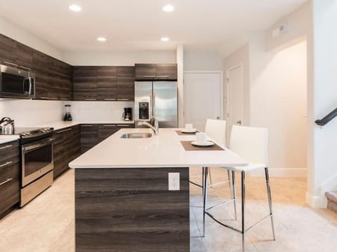 Condo, 3 Bedrooms | Private kitchen | Microwave, dishwasher