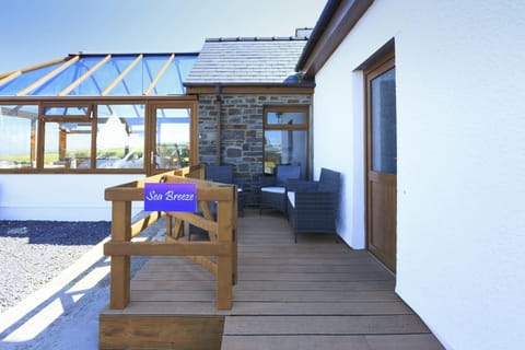 Seabreeze entrance with ramp and front door