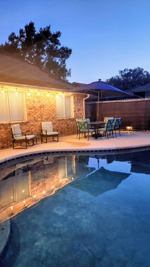 Outdoor party lights