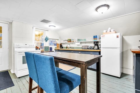 The well equipped kitchen on the 2nd floor, with eat in table & coffee bar 