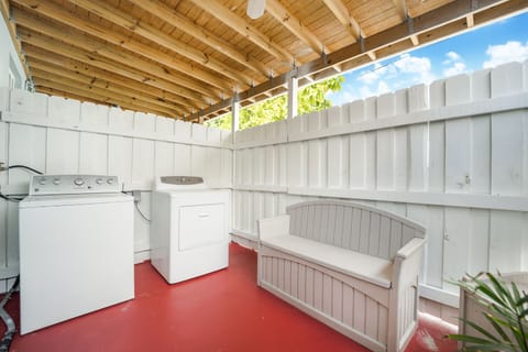 Lovely 2-bedroom rental  near Brickell w/ parking Apartment in Coral Gables