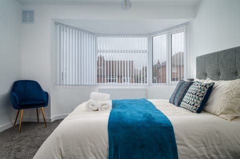 House | 4 bedrooms, iron/ironing board, free WiFi, bed sheets