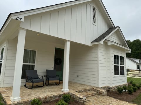 Covered front patio. 
