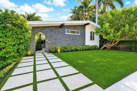 Hollywood Vacation Rentals -  Modern home near Hollywood Beach South Florida