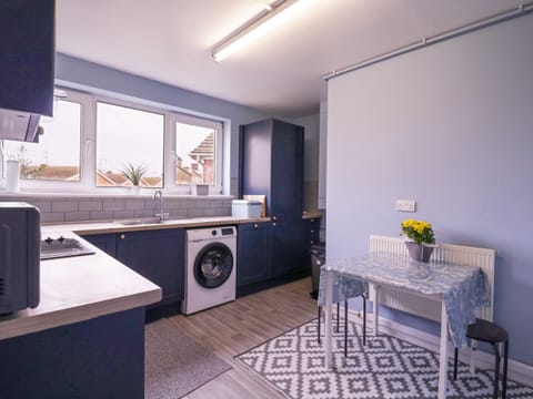 Dishwasher, electric kettle, toaster, cookware/dishes/utensils