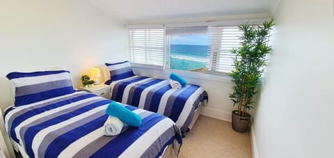 Can have either a King or 2 single beds