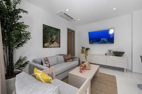 Modern Luxury Condo Resort & Pool Amenities  Gym (17809)