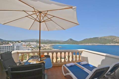 Perleta, apartment with stunning sea views and communal pool in Mallorca. Enjoy an ideal setting to relax near the beach.