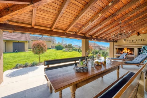 Family House, 4 Bedrooms, 2 Bathrooms, Mountainside (Vineyard Estate w/ Hot Tub Near) | Outdoor dining