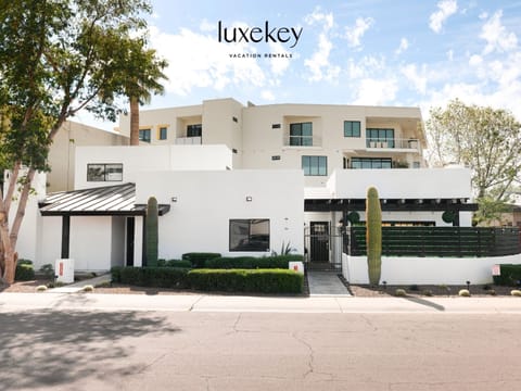 3,059 SqFt. Home w/ 5 Bedrooms and Pool