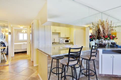 Condo, Multiple Beds (Sunset Chateau 506 - Premier) | Private kitchen
