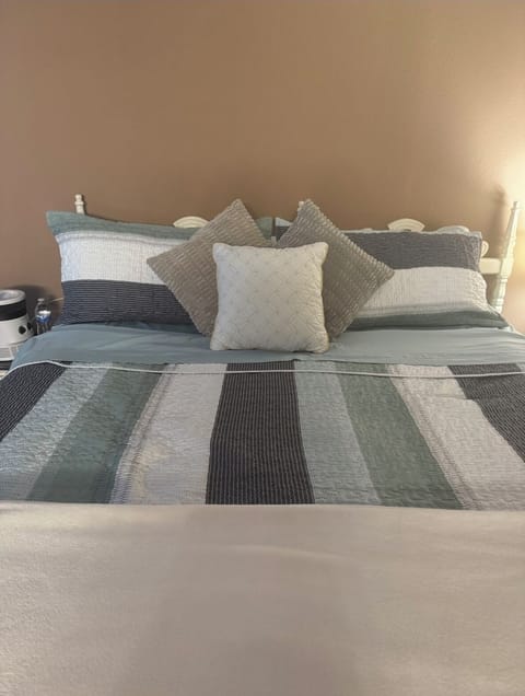King size BEAUTYREST pillowtop mattress, with Egyptian linens.