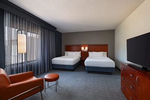 Hypo-allergenic bedding, in-room safe, desk, laptop workspace