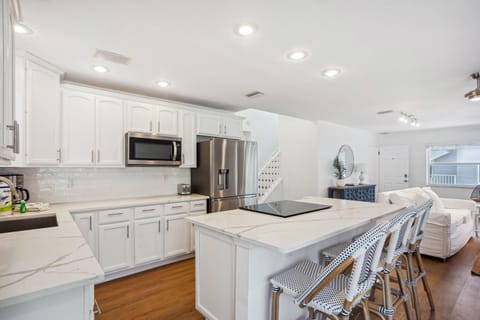 Condo, Multiple Beds (Beach Livin 3 - 3 Bedroom Upstairs) | Private kitchen | Oven