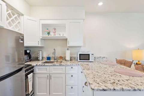 Condo, 1 King Bed with Sofa bed (Beach Quarters #5) | Private kitchen | Oven, toaster