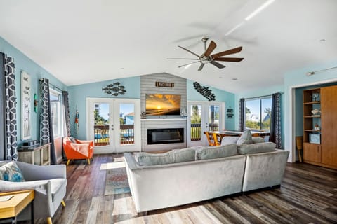 House, Multiple Beds (Beach Life 5) | Living area | TV