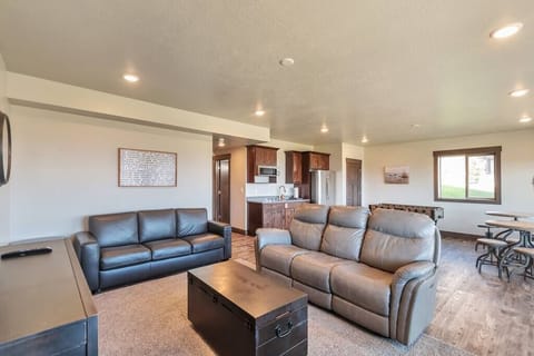 Basement with entertaining area, ample games, kitchenette and sleeper sofas (1)