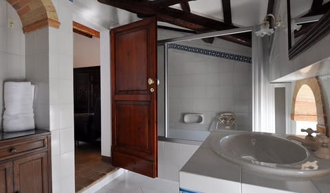 Shower, free toiletries, hair dryer, bathrobes