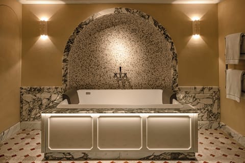 Private spa tub
