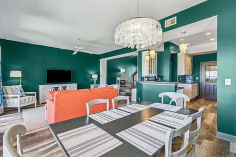 Seating for Six at Dining Table