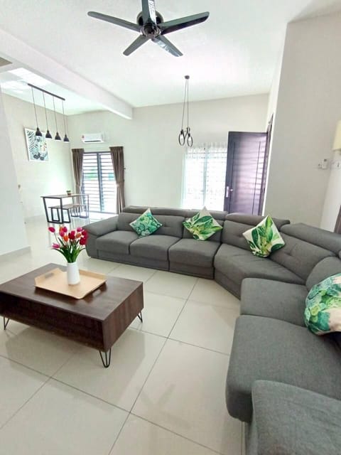 Family House | Living area | Flat-screen TV