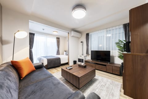 Business Apartment | Living area | Flat-screen TV
