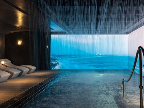 Couples treatment rooms, sauna, hot tub, steam room, body treatments