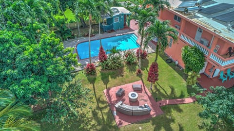 Spacious property with pool, outdoor areas, fire pit