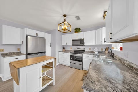 Spacious kitchen to prepare a meal for you and your guests to enjoy!