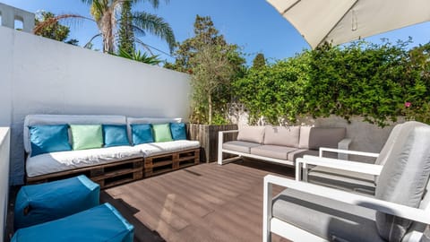Enjoy this charming patio with chairs and sofas, perfect for sunbathing and socializing
#sun #patio #algarve #portugal