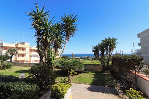 Apartment, 1 Bedroom, Smoking, Balcony | Property grounds