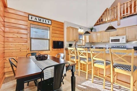 Dining/Kitchen Island