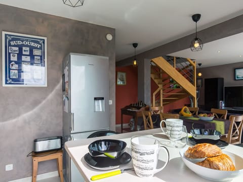 Plant, Furniture, Building, Property, Table, Chair, Shade, Window, Interior Design, Lighting