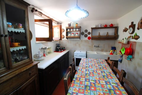 Property, Cabinetry, Furniture, Picture Frame, Blue, Wood, Interior Design, Drawer, Floor, Flooring