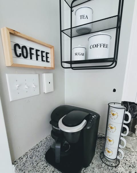 Keurig and drip hybrid coffee maker
