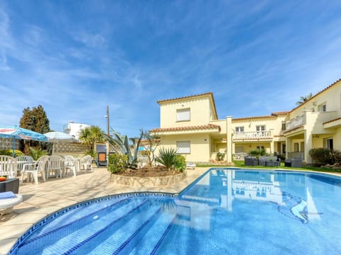 Leisure, Swimming Pool, Vacation, Resort, Landscaping, Resort Town, Hotel, Villa