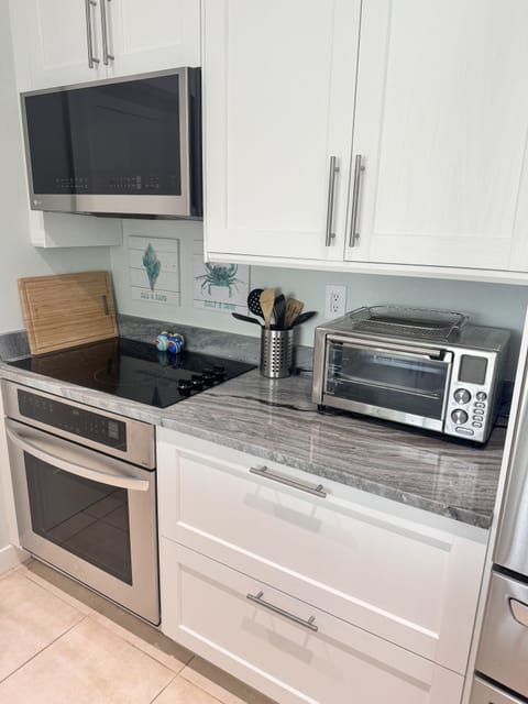 Kitchen stove, oven, microwave & air fryer