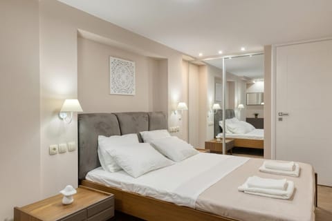 House | 3 bedrooms, desk