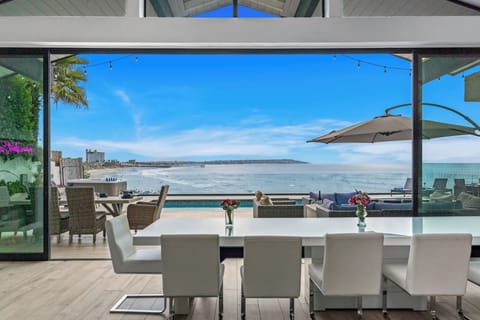 Table For 20 With Panoramic Views.