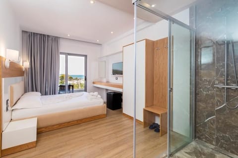 Deluxe Double Room, Sea View | Desk, free WiFi, bed sheets, wheelchair access