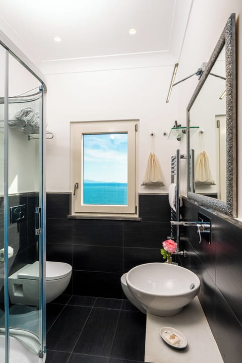 Double Room, Sea View | Bathroom | Free toiletries, hair dryer, bidet, towels
