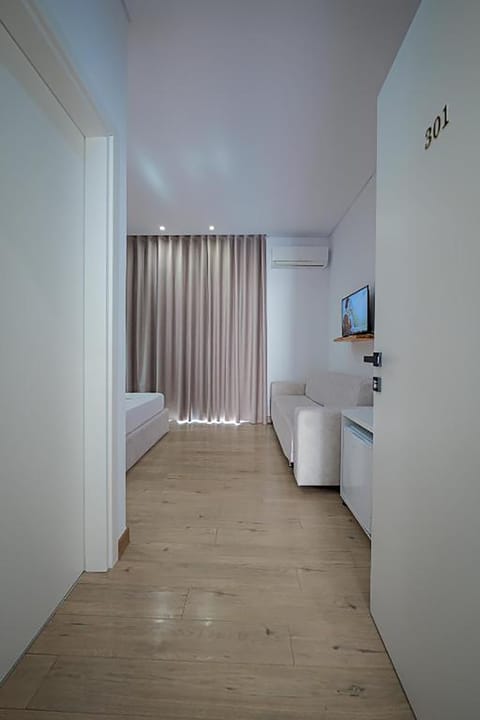 Superior Triple Room, Sea View | Soundproofing, free WiFi, bed sheets