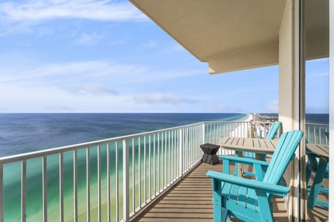 26th-floor penthouse with wrap-around private balcony and amazing ocean views